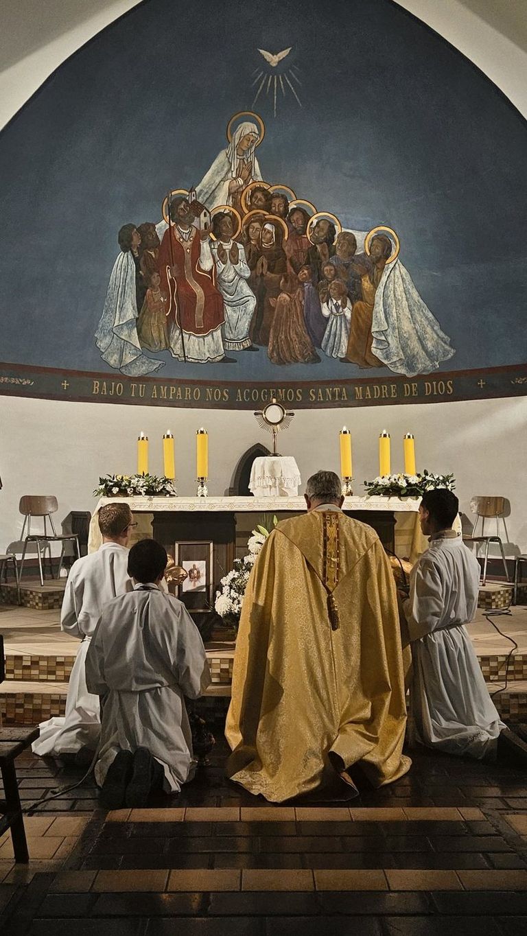 Adoración al Santísimo en la parroquia