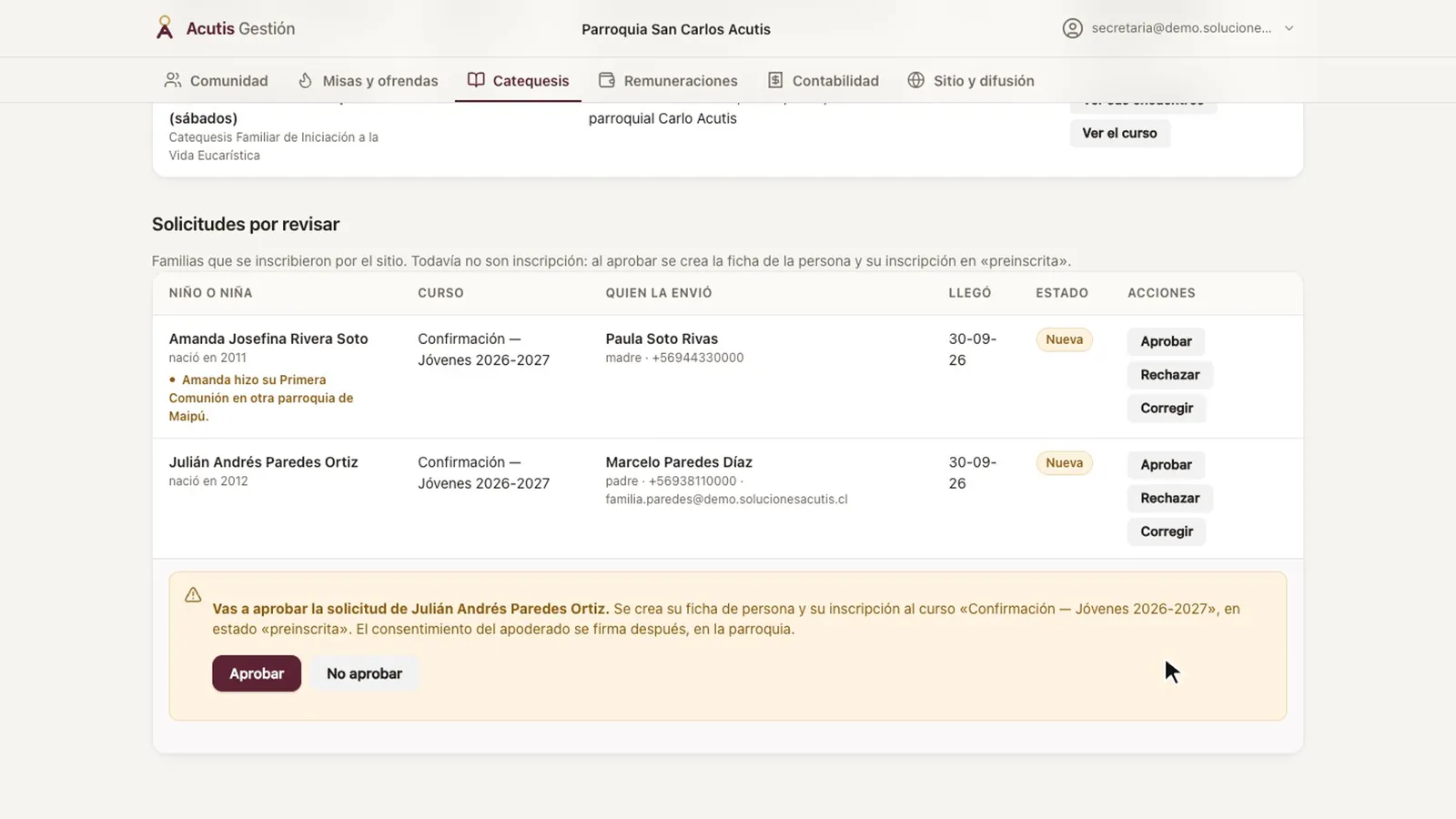 Solicitudes por revisar, con la confirmación para aprobar una: se crea la ficha y la inscripción en «preinscrita»