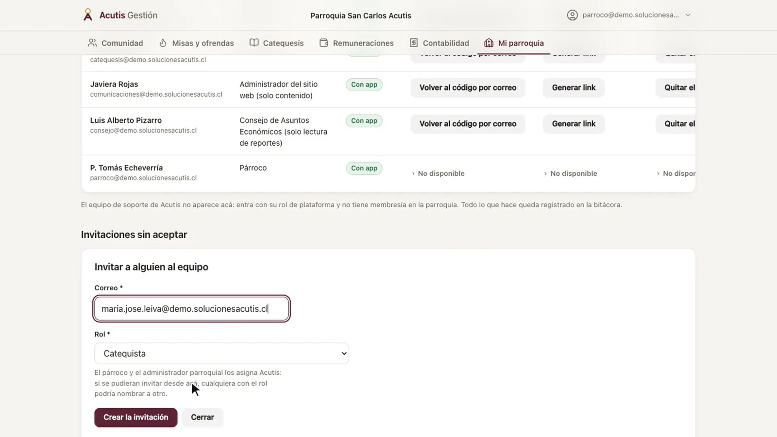 Formulario «Invitar a alguien al equipo» con el correo y el rol elegidos